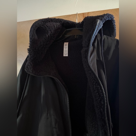 Alo Yoga Reversible Coat New Condition - Picture 14 of 15